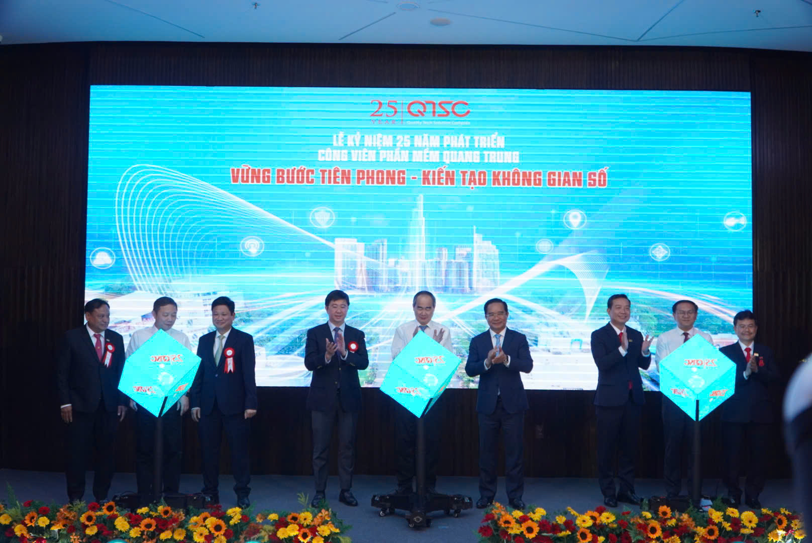 Chủ tịch UBND TPHCM giao 3 "đơn đặt hàng" lớn cho Công viên phần mềm Quang Trung   - Ảnh 4.