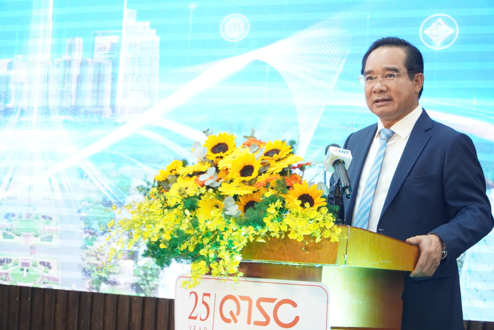 Chủ tịch UBND TPHCM giao 3 "đơn đặt hàng" lớn cho Công viên phần mềm Quang Trung   - Ảnh 1.