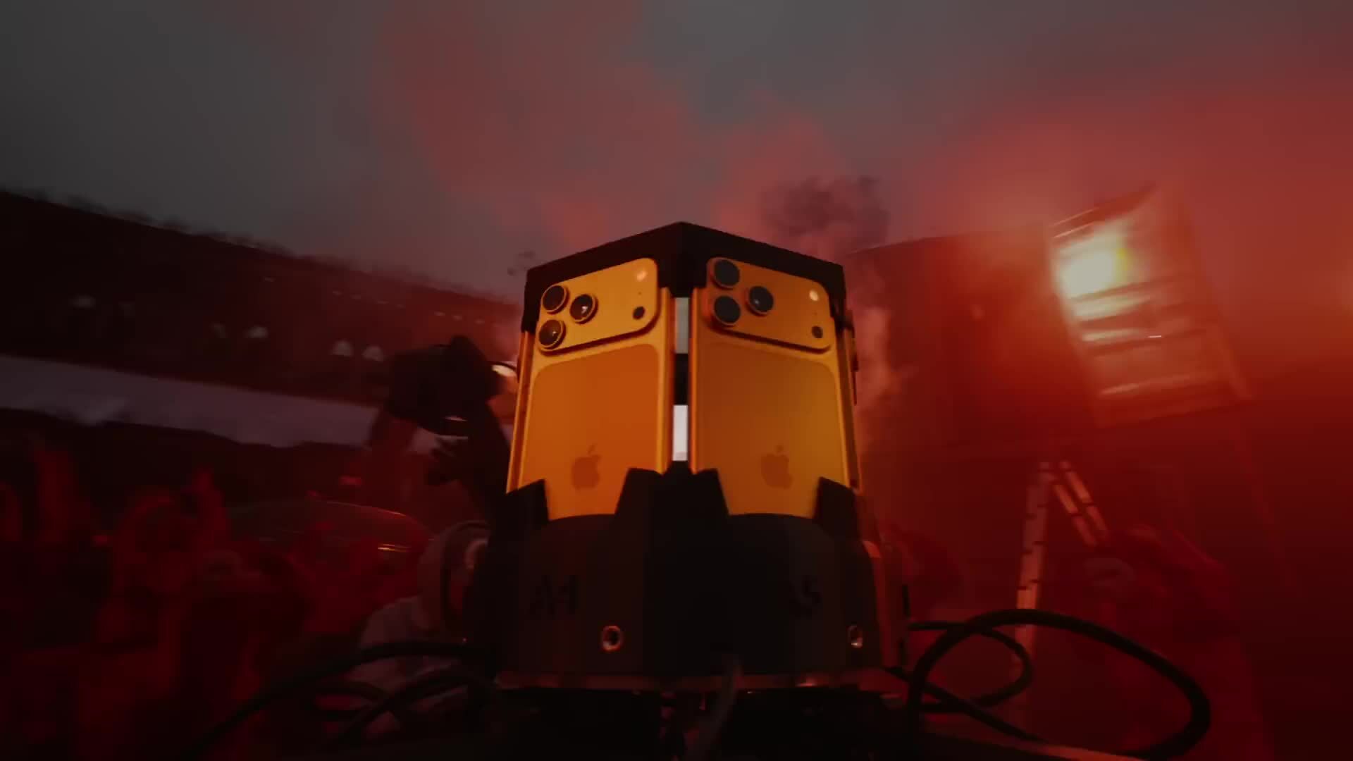 Đạo diễn Việt quay video 360 độ bằng 8 chiếc iPhone 17 Pro